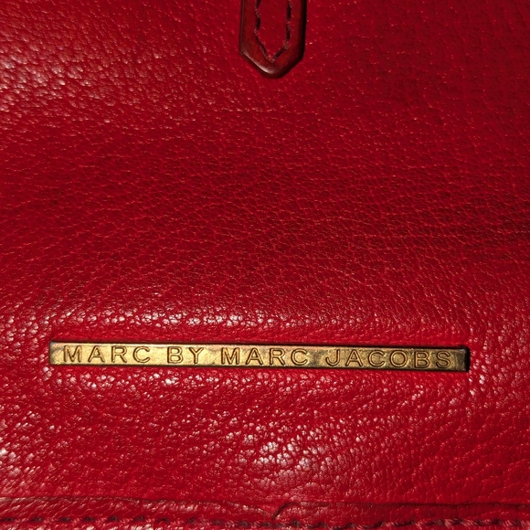 Vintage Marc by Marc Jacobs red leather shoulder messenger bag. - Picture 9 of 12